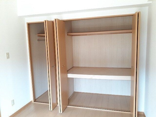 物件内観写真10　(収納スペース豊富です)
