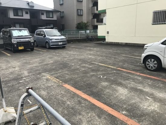 物件外観写真2　(駐車場です)