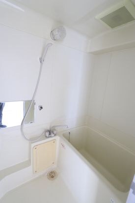 物件内観写真5　(日々の疲れを癒すお風呂付です)