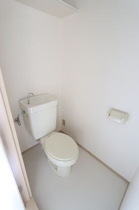 物件内観写真7　(シンプルで使いやすいトイレです)