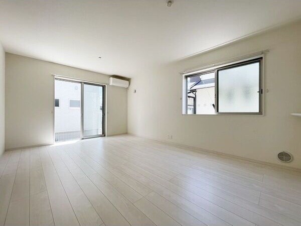 物件内観写真6　(おしゃれなリビングです)