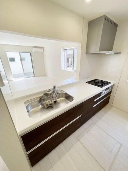 物件内観写真11　(コンパクトなキッチンで掃除もラクラク)