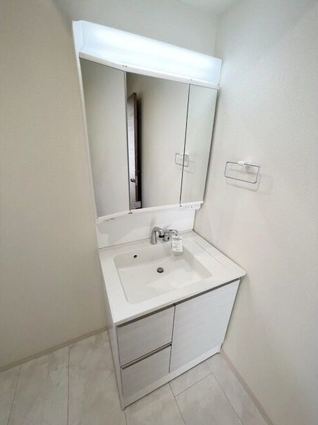 物件内観写真13　(コンパクトで使いやすい洗面所)