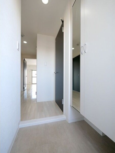 物件内観写真12　(落ち着いた玄関です)