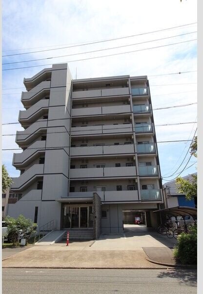 物件外観写真1　(きれいな外観です)