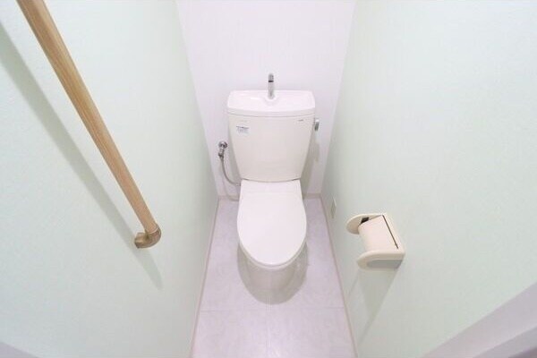 物件内観写真10　(落ち着いた色調のトイレです)