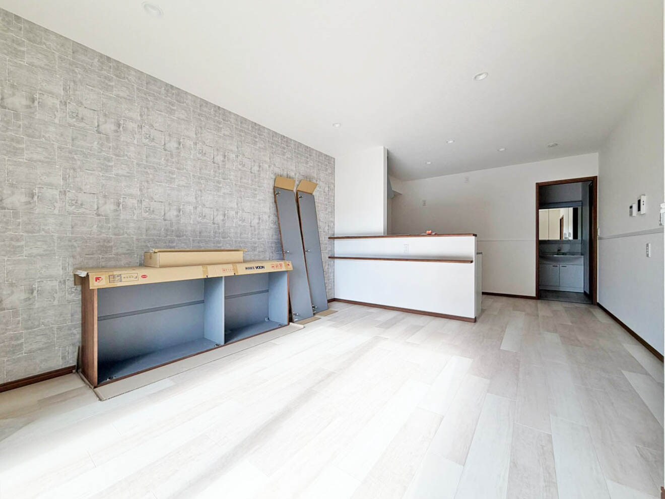 物件内観写真4　(ゆったりとした居間です)