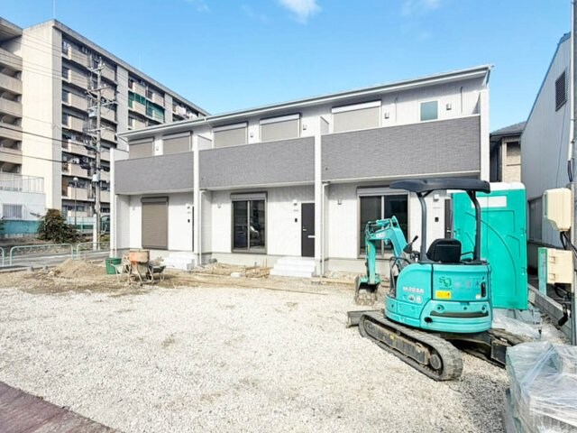 物件外観写真3　(駐車スペースもあります)