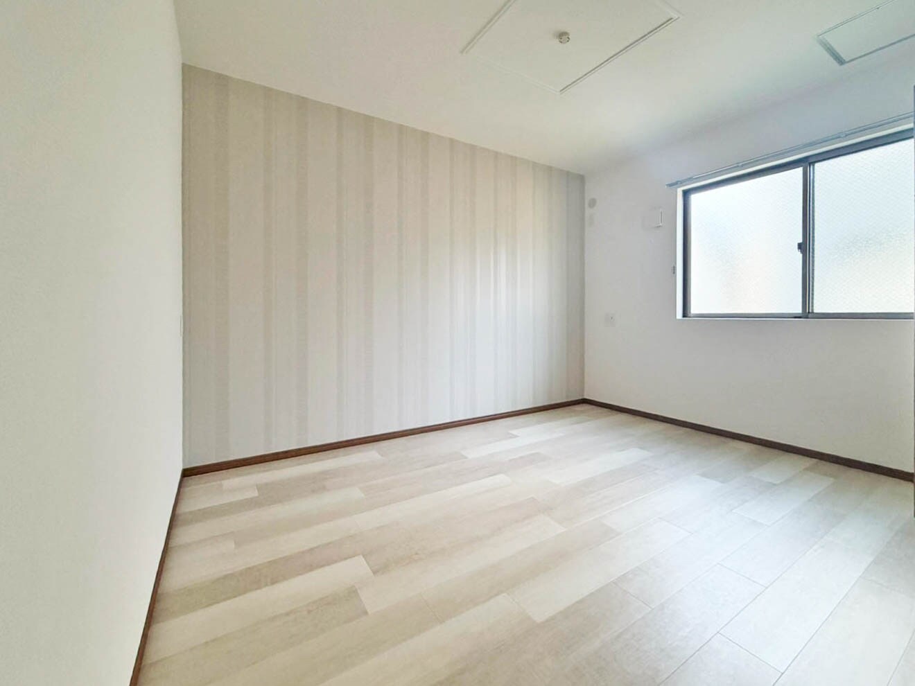 物件内観写真11　(ゆったりした洋室です)