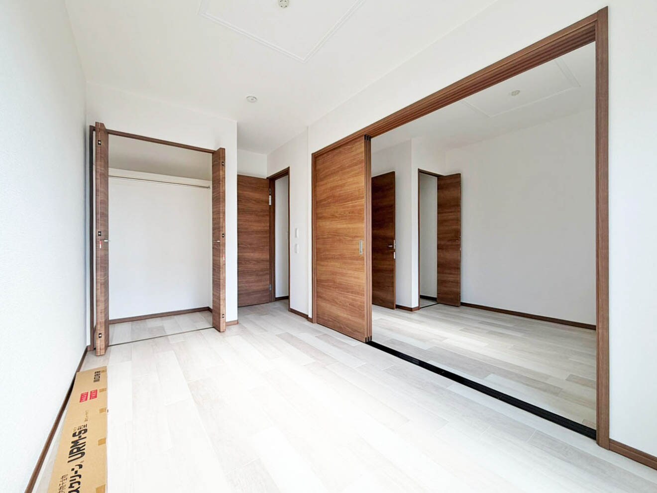 物件内観写真21　(広々とした洋室です)