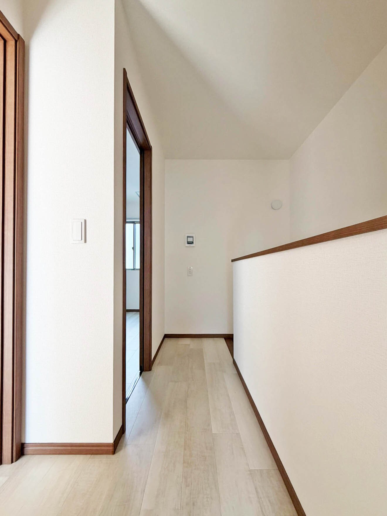 物件内観写真22　(2階にもモニターインターフォン)