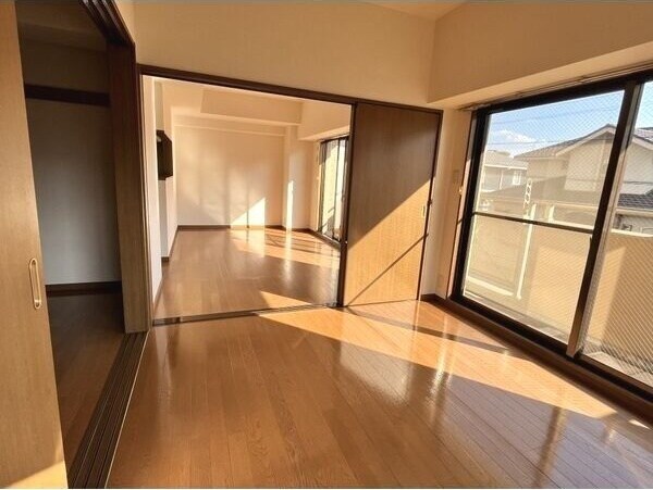 物件内観写真11　(使いやすい居間です)