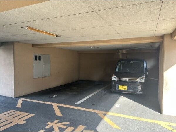 物件外観写真6　(駐車場があります)