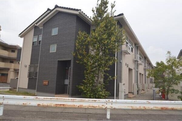 物件外観写真3　(落ち着いた雰囲気の外観です)