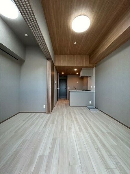 物件内観写真4　(こちらの居間で趣味の時間をお楽しみください)