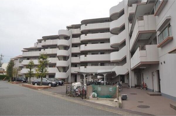 物件外観写真2　(外観もきれいです)