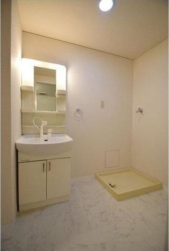 物件内観写真11　(コンパクトで使いやすい洗面所)