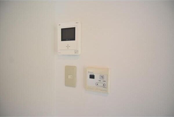 物件内観写真13　(インターホン（カメラ付き）)