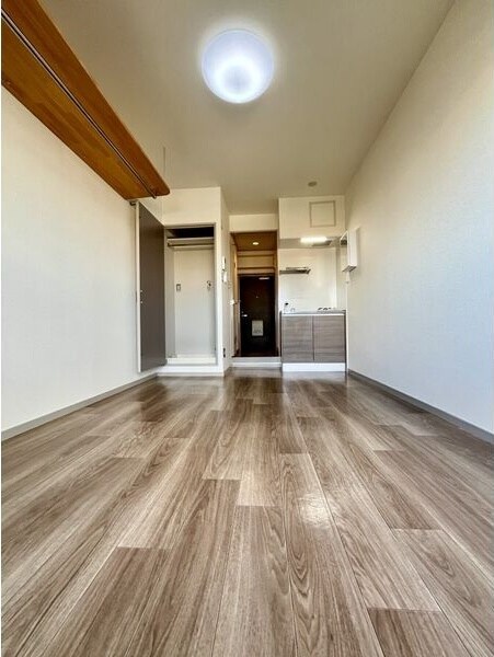 物件内観写真4　(ゆったりとした居間です)