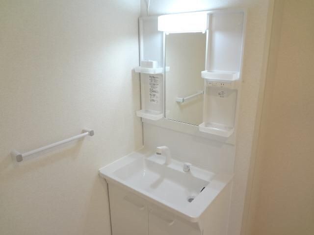 物件内観写真6　(コンパクトで使いやすい洗面所)