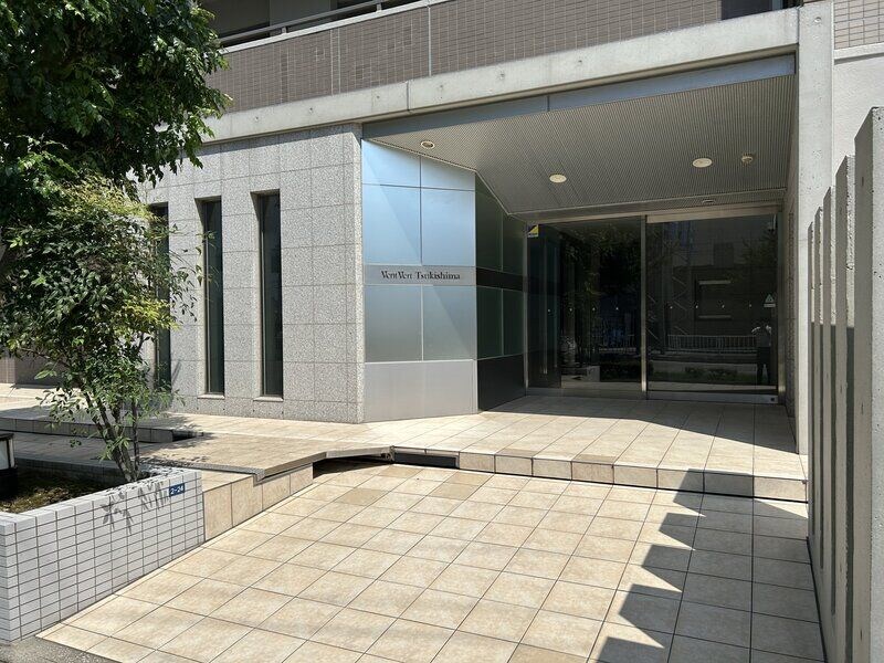 物件外観写真2　(建物の内部です)