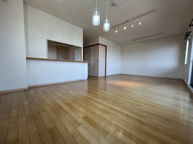 物件内観写真5　(使いやすい居間です)