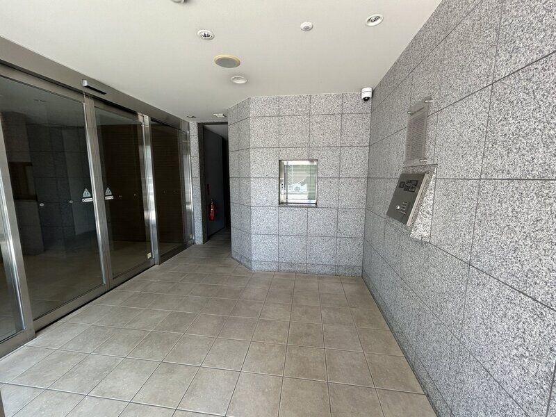 物件外観写真3　(エントランスです)
