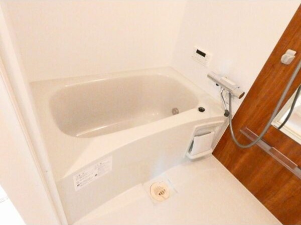 物件内観写真4　(コンパクトで使いやすいお風呂です)