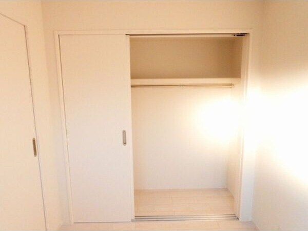 物件内観写真9　(収納豊富です)