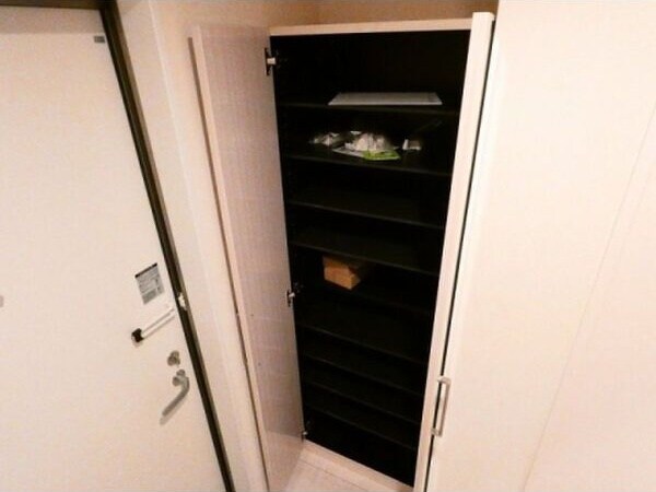 物件内観写真10　(玄関です)