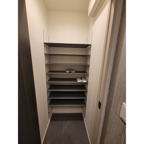 物件内観写真8　(収納のためのスペースです)