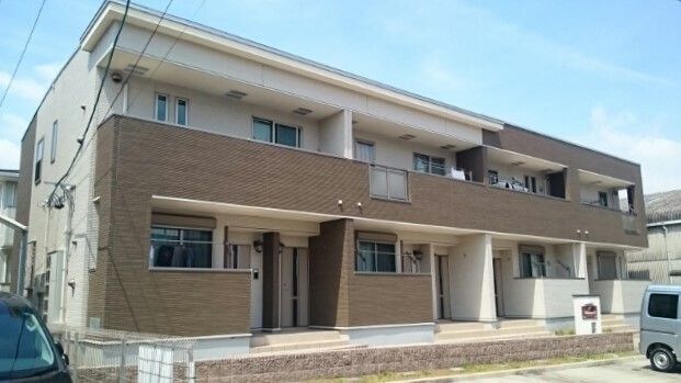 物件外観写真1　(落ち着いた雰囲気の外観です)