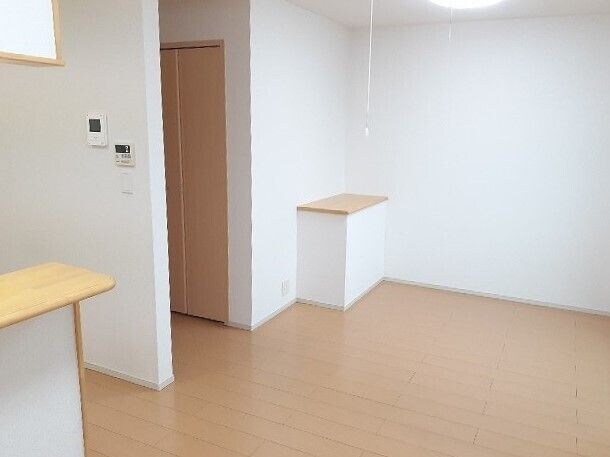 物件内観写真10　(内装は落ち着いています)