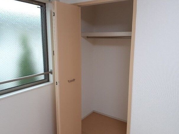 物件内観写真11　(収納豊富です)