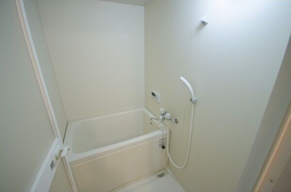 物件内観写真4　(きれいなお風呂です)