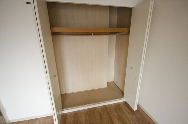 物件内観写真8　(収納スペース豊富です)