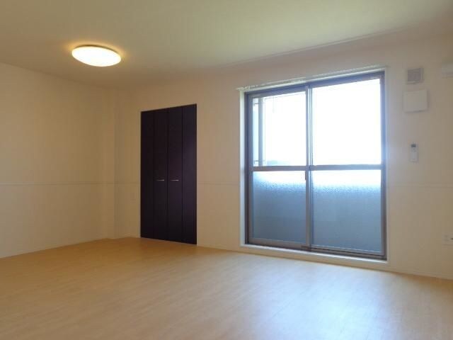 物件内観写真2　(使いやすいリビングです)