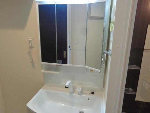 物件内観写真5　(忙しい朝には欠かせない洗面所です)