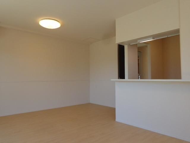 物件内観写真12　(ゆったりとしたリビングです)