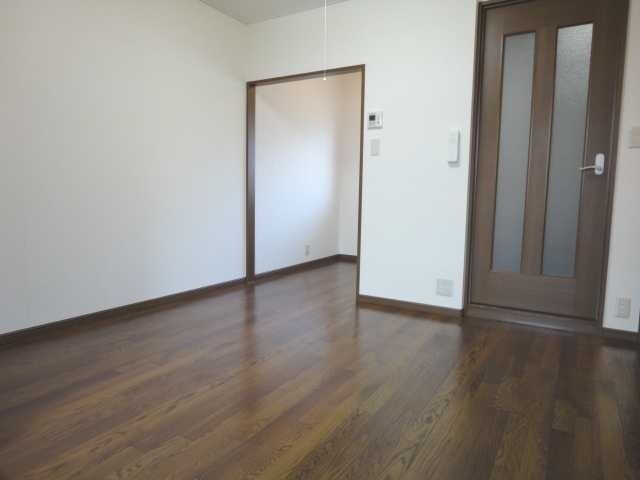 物件内観写真2　(使いやすいリビングです)