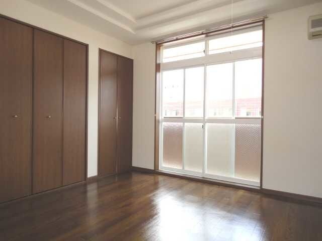 物件内観写真8　(コンパクトで使いやすい洋室です)