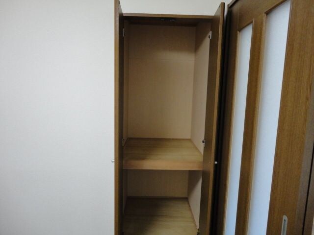 物件内観写真14　(収納スペース豊富です)