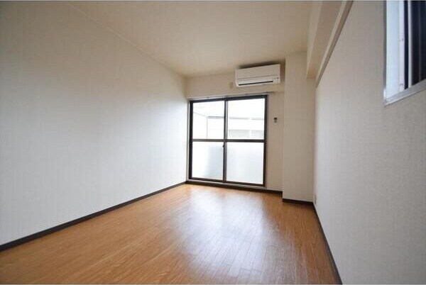 居室(おしゃれなリビングです)