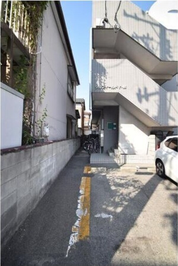 エントランス(落ち着いたエントランスです)