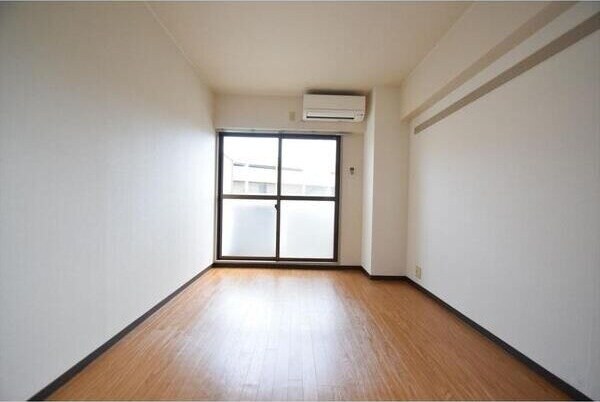 居室(ゆったり過ごせるリビングです)