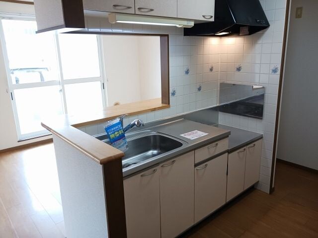 物件内観写真4　(キッチンでお料理をお楽しみください)