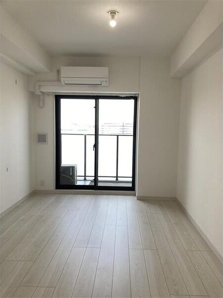 物件内観写真2　(ゆったりとしたリビングです)