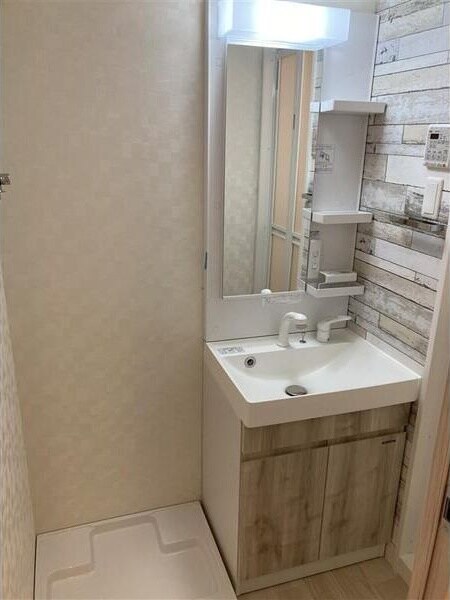 物件内観写真5　(コンパクトで使いやすい洗面所)