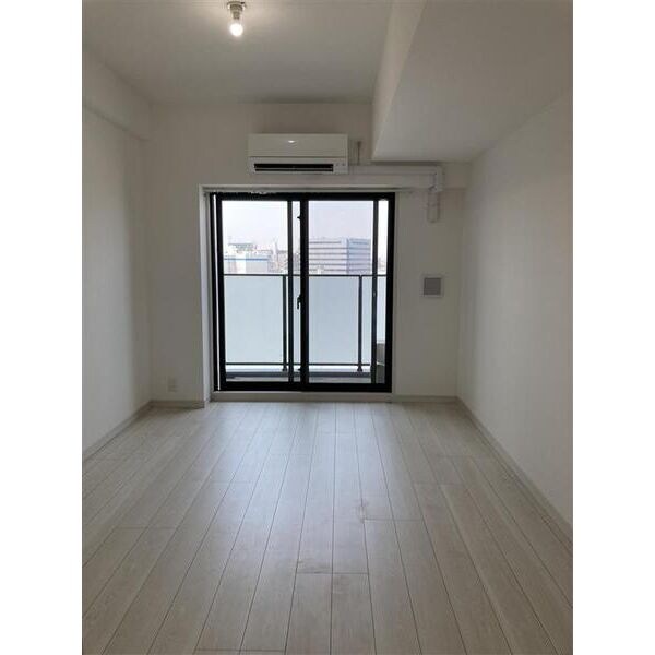 物件内観写真2　(使いやすい居間です)