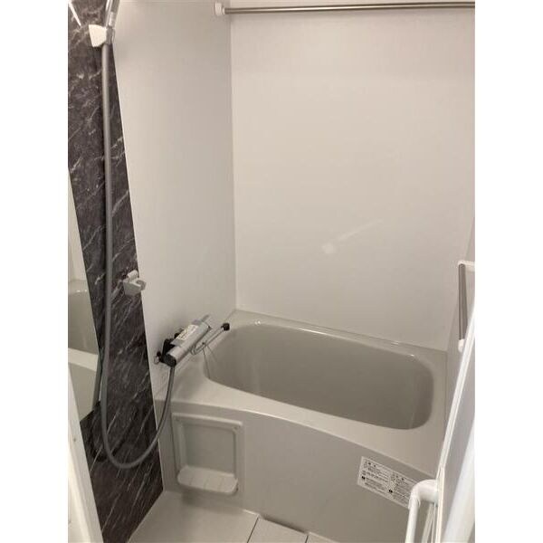 物件内観写真4　(落ち着いた空間のお風呂です)